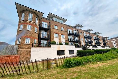 2 bed property, in Pond House, £599,000