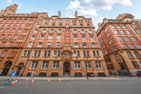 1 bed property, in Whitworth Street, £125,000