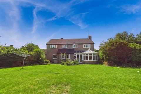 4 bed property, in Lindsey Close, £550,000