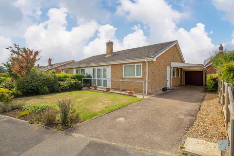 2 bed property, in Park Drive, £250,000