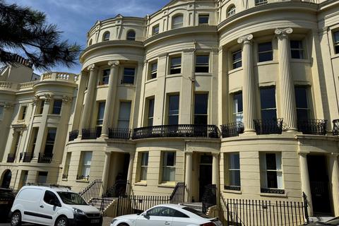 1 bed property, in Brunswick Square, £200,000