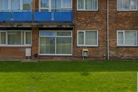 1 bed property, in Kearsley Close, £51,000