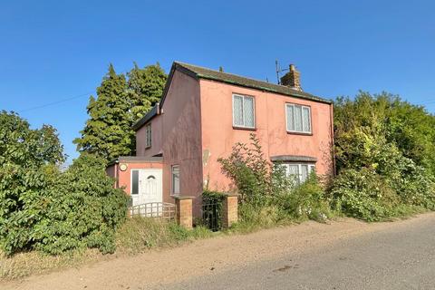 3 bed property, in Strawberry House, £250,000