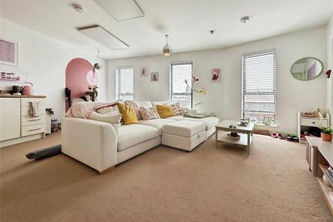 2 bed property, in Newark Road, £125,000