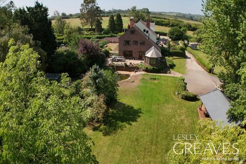 4 bed property, in Cornwalls Hill, £950,000