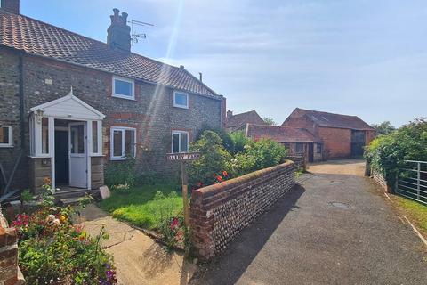 4 bed property, in The Hill, £290,000