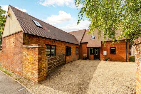 5 bed property, in Lowndes Way, £700,000