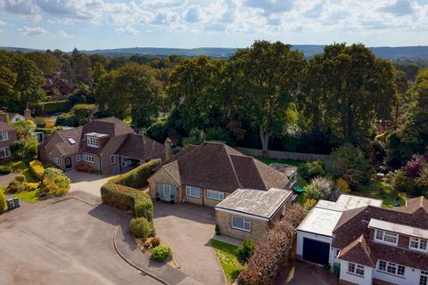 4 bed property, in Foxfields, £790,000