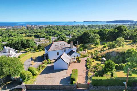 5 bed property, in Karina, £890,000