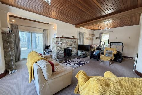 6 bed property, in Station Road, £410,000