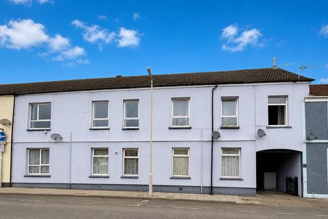 2 bed property, in Deans Court, £59,995