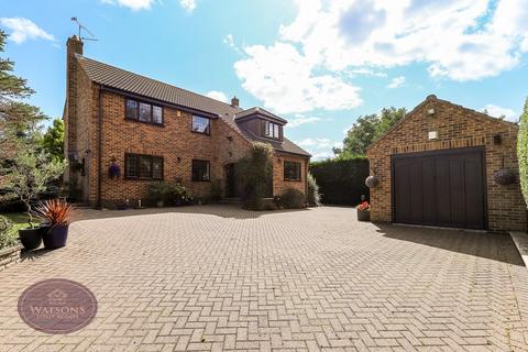 4 bed property, in Dixie Street, £475,000