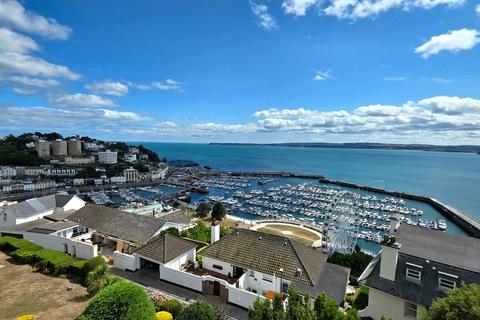 2 bed property, in Waldon Hillside, £200,000