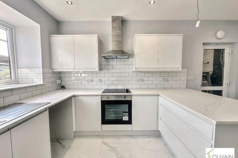 4 bed property, in Alexandra Street, £165,000
