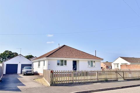 2 bed property, in Blackthorn Way, £475,000