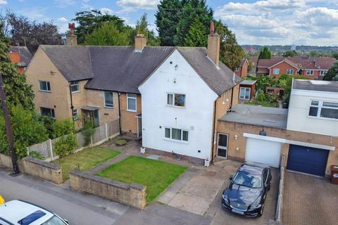 4 bed property, in Bar Lane, £375,000