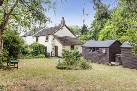 5 bed property, in Llandavenny, £550,000