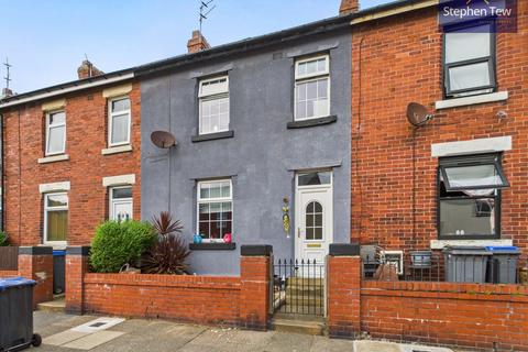 2 bed property, in Newhouse Road, £100,000