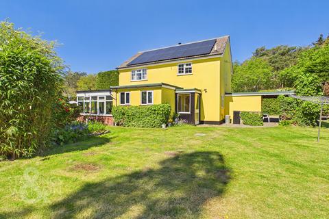 3 bed property, in Salhouse Road, £490,000