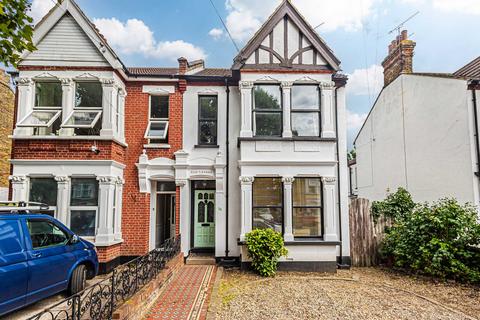 4 bed property, in Argyll Road, £490,000