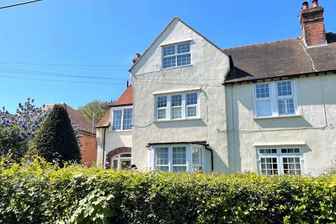 2 bed property, in Kingsdown, £150,000