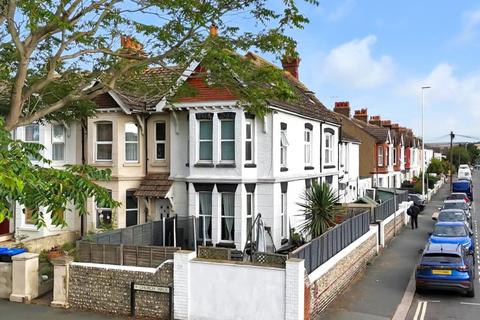 4 bed property, in Church Walk, £480,000