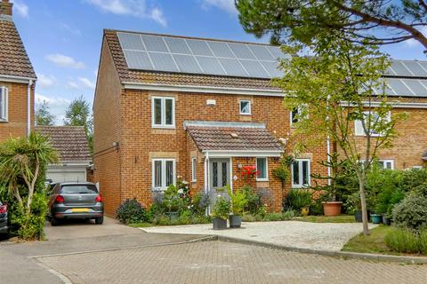4 bed property, in Toddington Park, £475,000