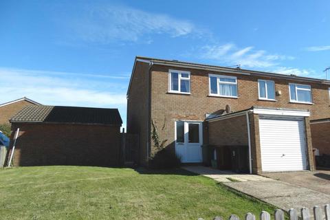 3 bed property, in Heather Close, £245,000