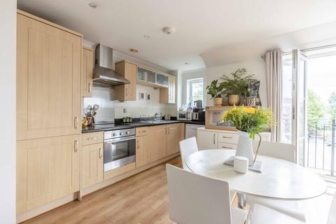 1 bed property, in Datchet Road, £230,000