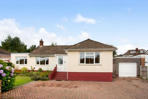 3 bed property, in Valley Walk, £450,000