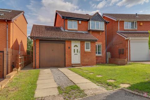 3 bed property, in Broadlands Avenue, £260,000