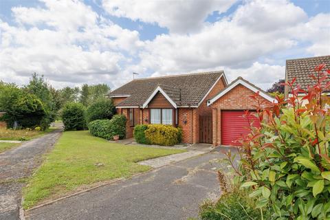 3 bed property, in Clay Hills, £300,000