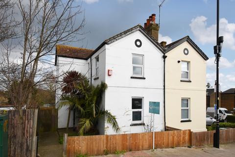 3 bed property, in Honor Oak Park, £725,000