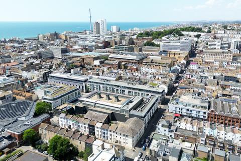2 bed property, in Boulevard House, £340,000