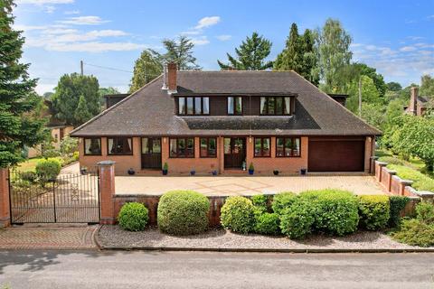 4 bed property, in Oreton, £850,000