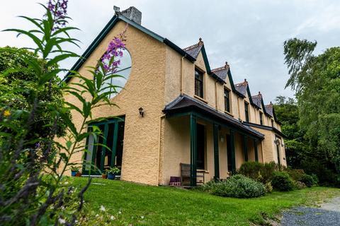 9 bed property, in Tyllwyd Mansion, £1,200,000