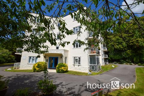 1 bed property, in Chessington Court, £150,000