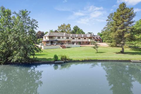 6 bed property, in Duncote, £3,500,000