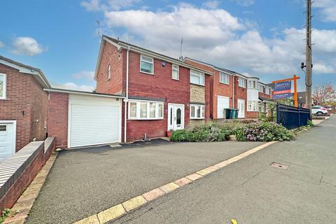 3 bed property, in Pennyhill Lane, £350,000