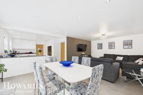 6 bed property, in Chestnut Avenue, £650,000