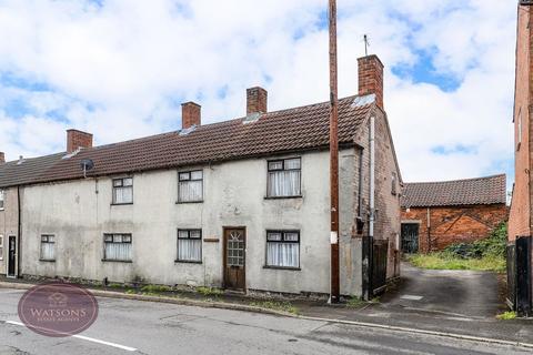 4 bed property, in Main Street, £300,000