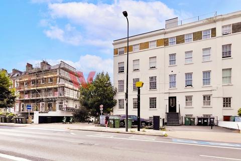 1 bed property, in Clapham Road, £350,000