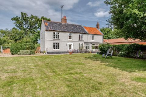 5 bed property, in Manor Road, £550,000