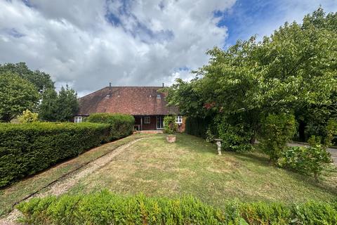 2 bed property, in Staplehurst, £399,950