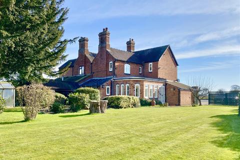3 bed property, in Moreton Mill, £375,000