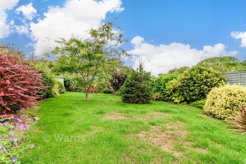 3 bed property, in Fairview Road, £450,000
