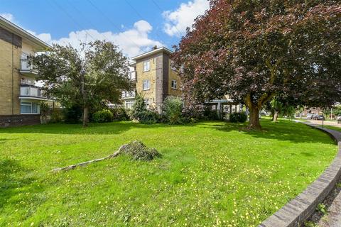 2 bed property, in Freemens Way, £155,000