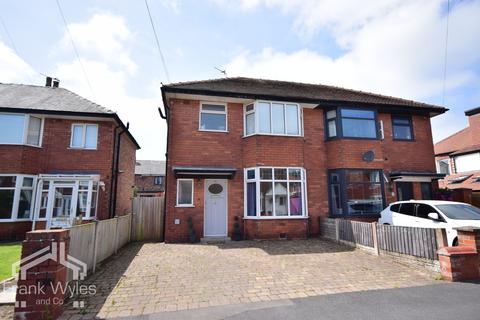 2 bed property, in Browning Avenue, £209,000