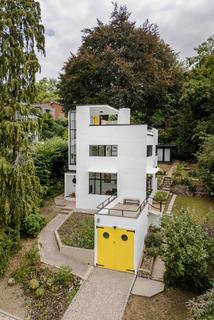 3 bed property, in Highover Park, £1,200,000