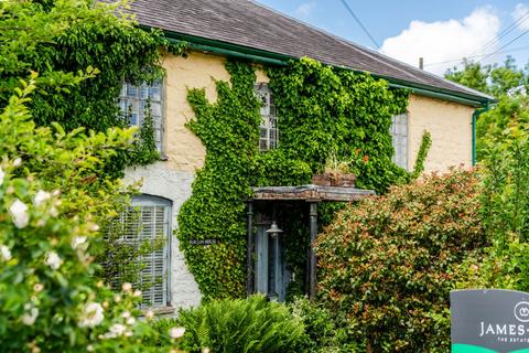8 bed property, in Llandegley, £600,000